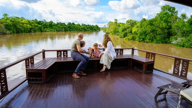 Orangutan & Dayak Village Cruise